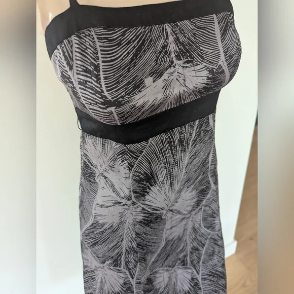 Dynamite Black and White Leaf Print Midi Dress - Picture 3 of 10
